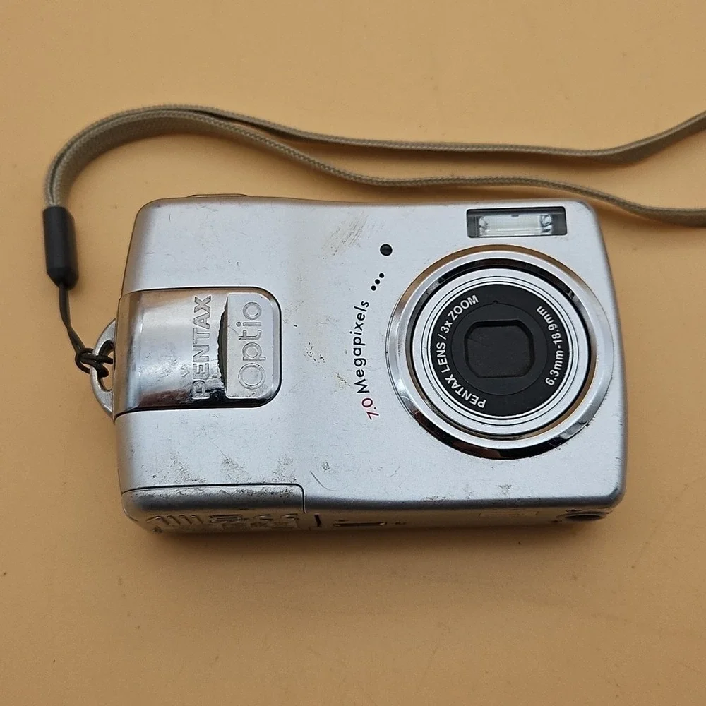 Pentax Optio M20 7.0MP‎ Digital Camera Silver UNTESTED AS IS FOR PARTS